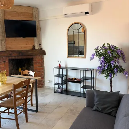 Au Centre Du Village Apartment